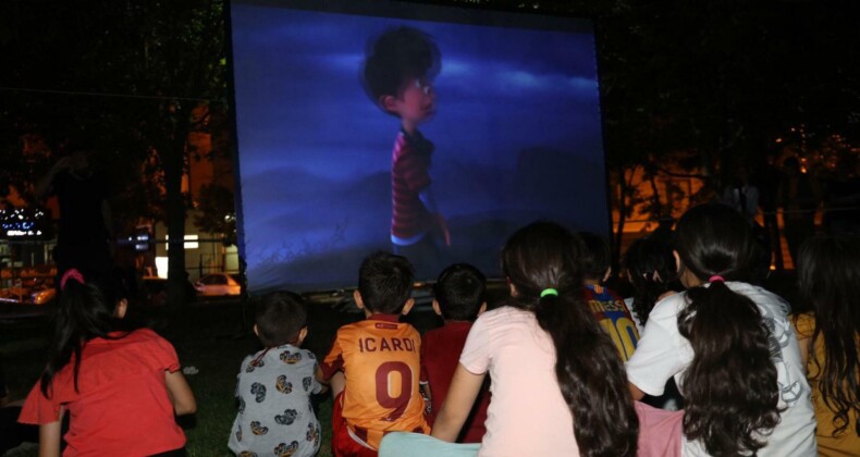 Ataşehir’de Parklarda Sinema Günleri Başlıyor