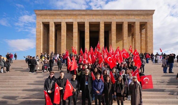 Öğrenciler istedi, Maltepe Belediyesi Anıtkabir’e götürdü