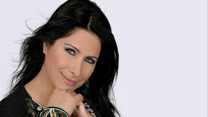 Menekşe Gözlü Kadın; Nuray Hafiftaş