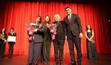 İSMAİL DÜMBÜLLÜ ÖDÜLÜ’NÜN YENİ SAHİBİ BİNNUR KAYA OLDU