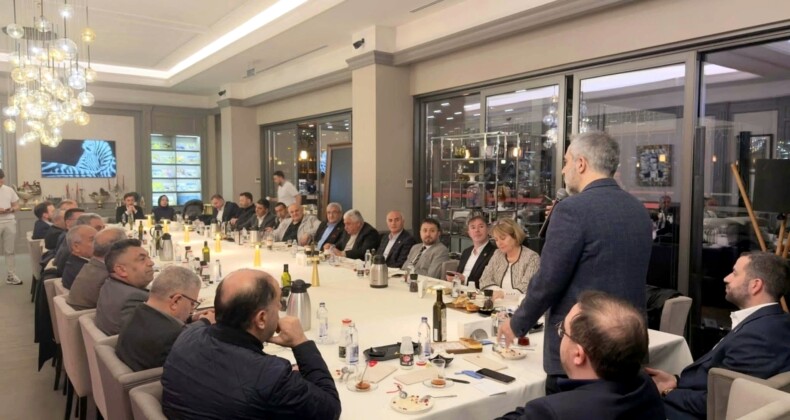 AK Parti Ataşehir, Muhtarlarla İftar Sofrasında Buluştu