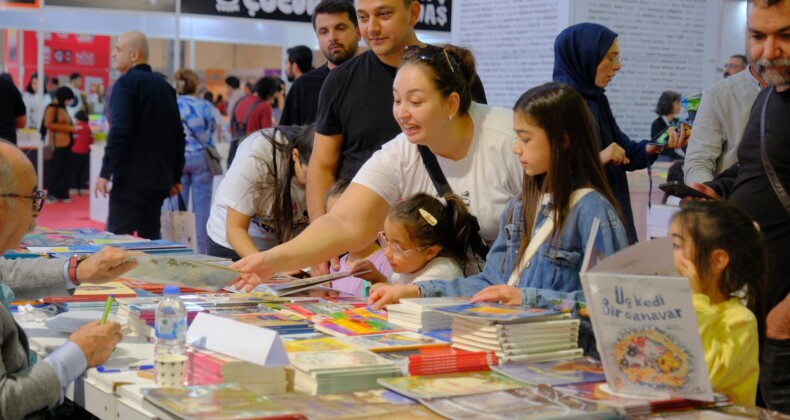Diyarbakır 10. Kitap Fuarı Kitapseverlerle Buluşuyor