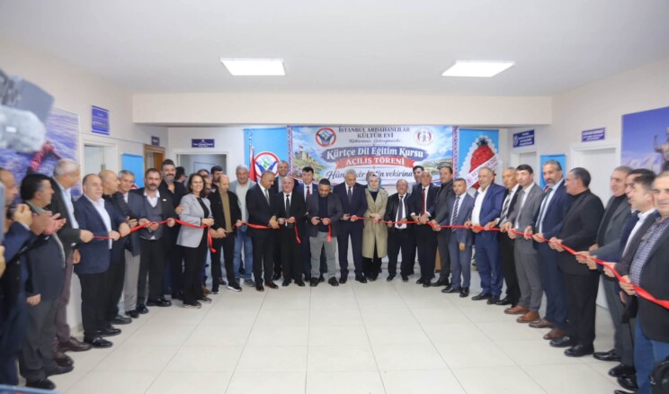 Esenyurt’ta Kürtçe Dil Eğitim Kursu Açıldı