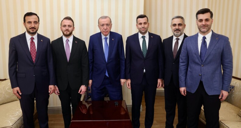 Cumhurbaşkanı Erdoğan, Ataşehir ve Üsküdar Belediye Başkan Vekileri İle Buluştu