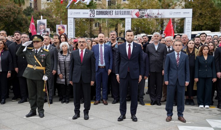 Ataşehir’de Cumhuriyetin 103. Yıldönümü Törenle Kutlandı