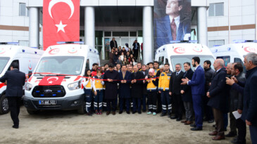 Ardahan’da 11 Yeni ambülans ve 1 UMKE aracı hizmete başladı