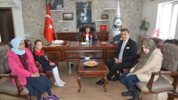 Başkan Demir koltuğunu Çocuklara Bıraktı