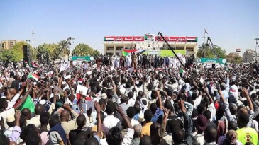 Sudan’da protestocular sivil yönetim talep ediyor