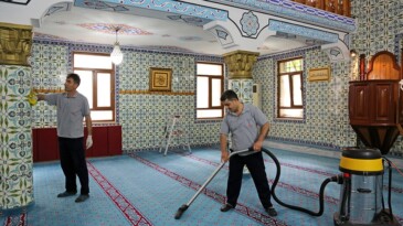 ATAŞEHİR’DE CAMİLERDE RAMAZAN TEMİZLİĞİ