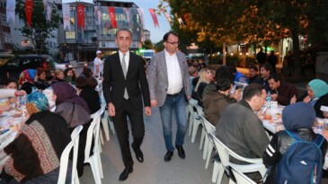 İçerenköy’de 2 Bin Kişi Toplu İftar’da Buluştu