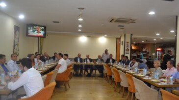 Süreyya Cinik, Siyasetçi ve İş İnsanlarını İftarda Buluşturdu