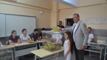 Başkan İlgezdi, Oyunu K.Bakkalköy’de Kulandı