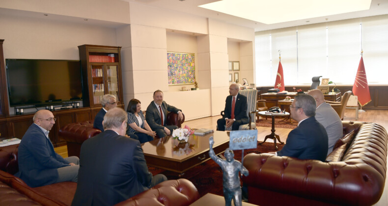 Kılıçdaroğlu, HDP Heyeti İle Bir Araya Geldi