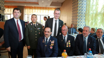 Ataşehirli gaziler, gazi ve şehit yakınları yemekte buluştu