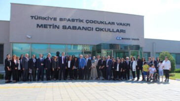 Milli Eğitim Bakan Ziya Selçuk, Ataşehir’de Okul Ziyaret Etti
