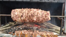 Kaliteli Cağ Kebap Köprülü Beldesi’nde Yenir