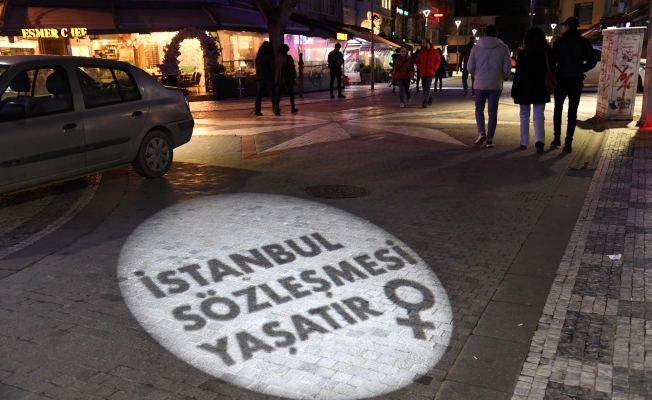 Kadıköy cadde ve sokaklarını kadın sloganları