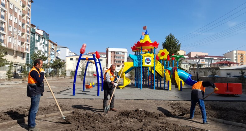 Kars Belediyesi Parklarda Bakım-Onarım ve Yıkama Çalışmaları