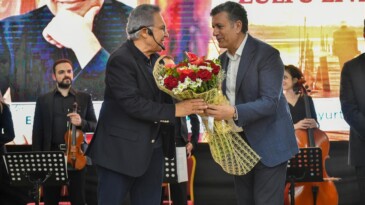 Zülfü Livaneli Konserine Esenyurtlulardan Büyük İlgi Vardı