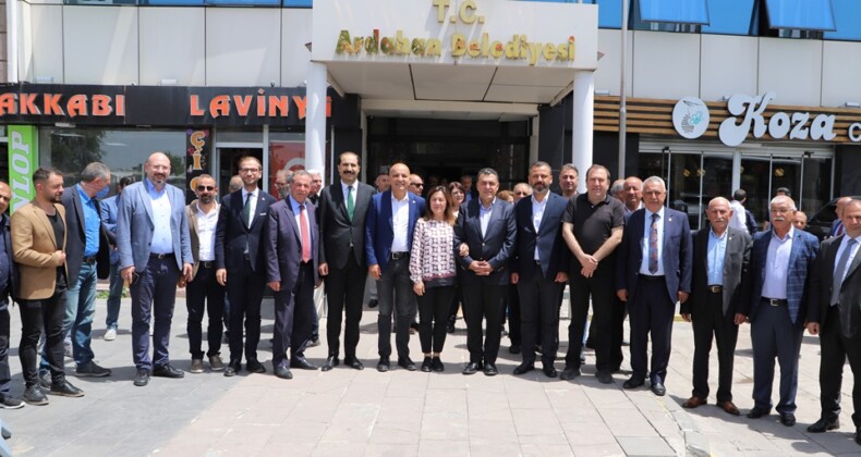 CHP’li Vekiller Ardahan Belediyesini Ziyaret