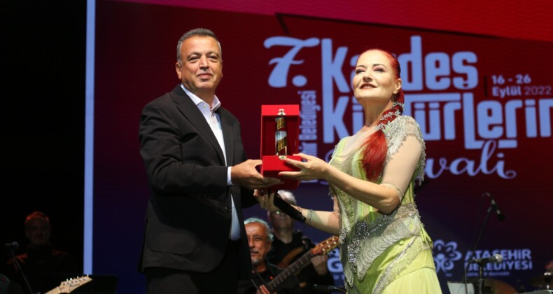 Ataşehir Kardeş Kültürlerin Festivalinde Candan Erçetin Konseri Vardı