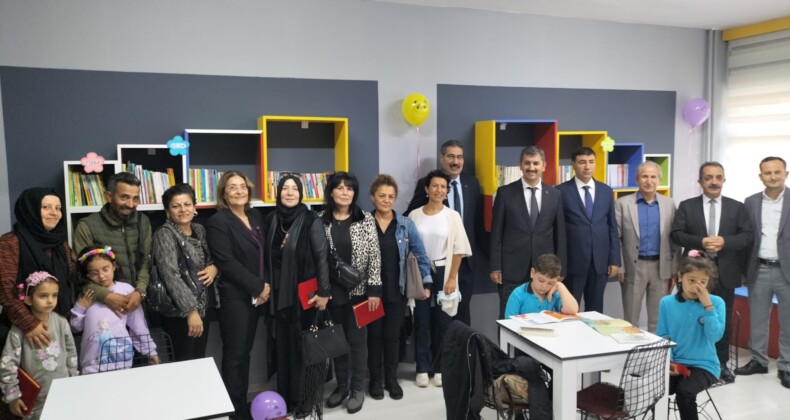 Ataşehir Sakarya İlkokulu Kütüphanesi Açılışı Yapıldı