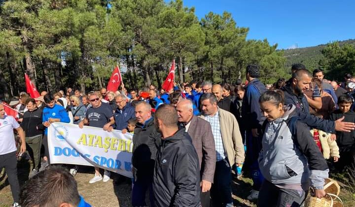 Ataşehir Kayışdağında Dağ Çileği Yürüyüşü