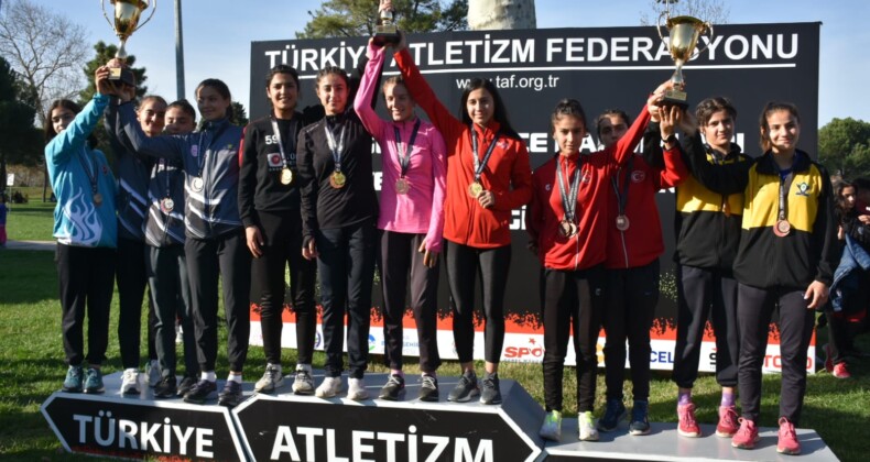 Kars Genç Kızlar Kros Takımı Türkiye Şampiyonu Oldu