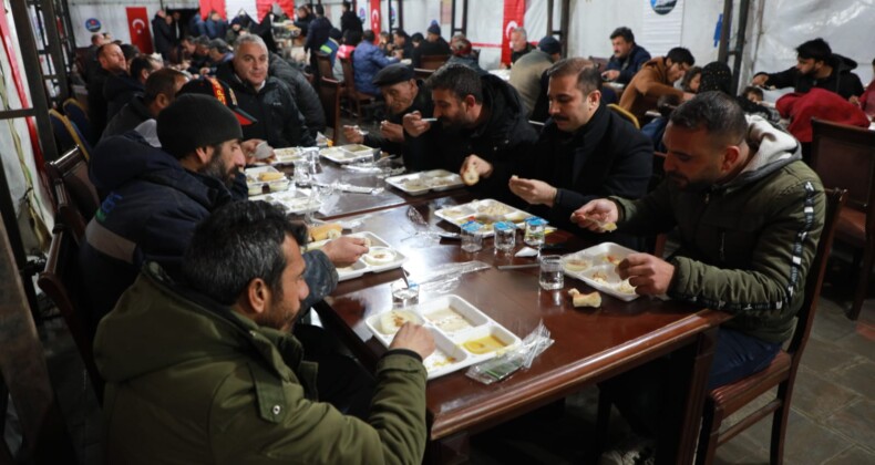 Kars Belediyesi İftar Çadırına Yoğun İlgi