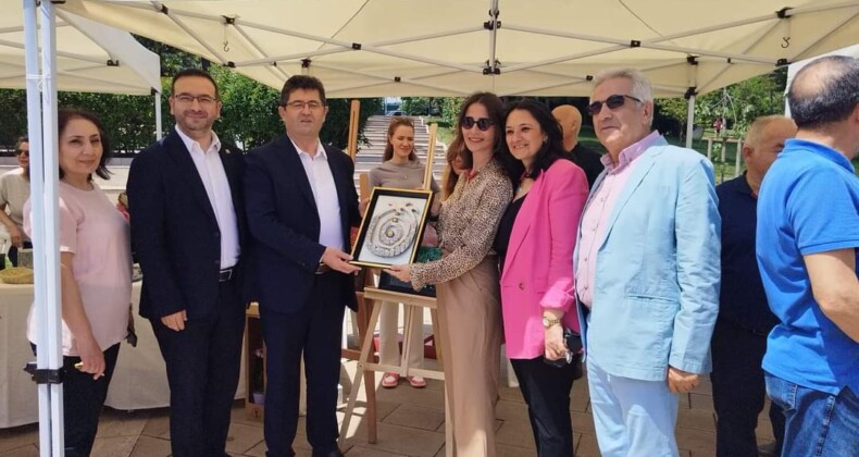 Ataşehir’de Kadın Kursiyerler Emeklerini Sergilediler