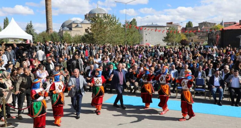 Kars 2. Altın Eller Geleneksel El Sanatları Festivali Başladı