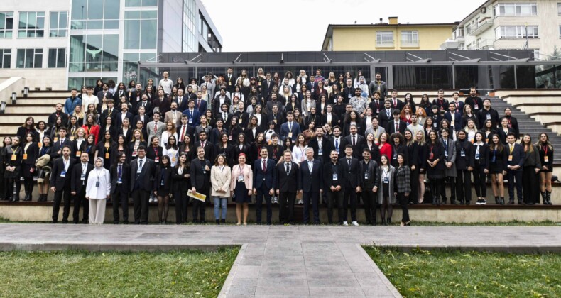 Mansur Yavaş, Başkent Konferansında Gençlerle Buluştu
