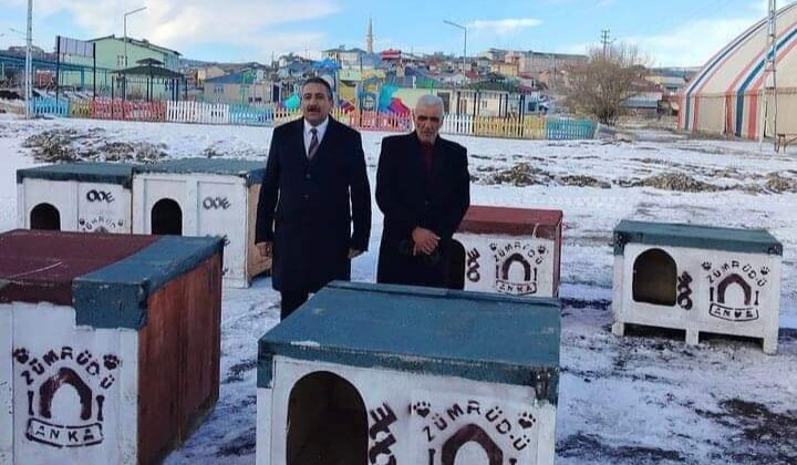 Köprülü Beldesi’ne 100 Köpek Kulübesi Gönderdiler