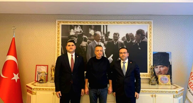 Onursal Adıgüzel, Başkan İlgezdi’yi Ziyaret Etti