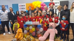 Küçük Kahramanlar Yeni Yaşlarını LÖSEV İle Kutladılar