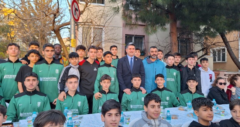 Onursal Adıgüzel’in Ataşehir Belediyesi’nde Ayak Sesleri