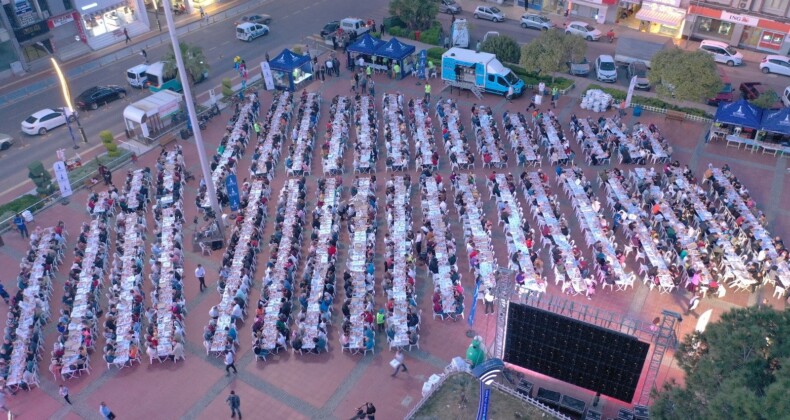 İzmir dayanışması Ramazan’da da sürecek