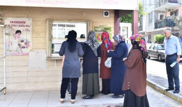 İzmirli yurttaşlardan Başkan Tugay’a “ekmek” teşekkürü