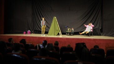 ​İzmir Şehir Tiyatroları Bandırma’da sahne aldı