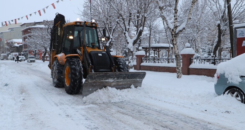 Ardahan Belediyesi Karla Mücadelesi Devam Ediyor
