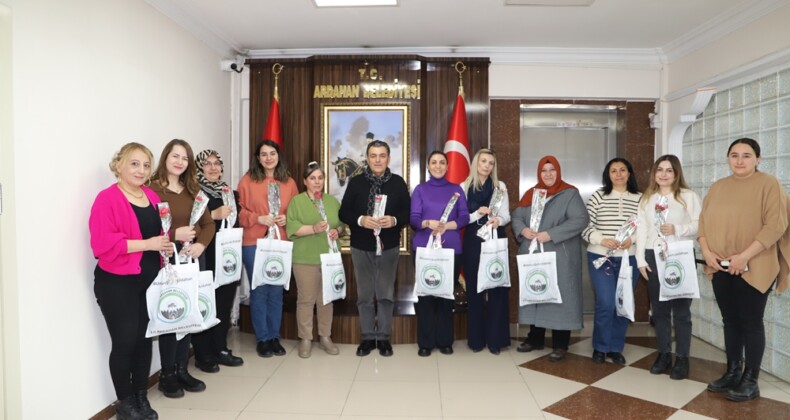 Başkan Demir, 8 Mart Kadınlar Gününde Kadın Çalışanları Kutladı