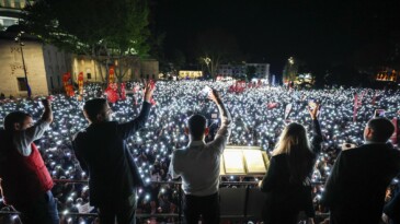 CHP Beyazıt Meydanı’nda miting yaptı