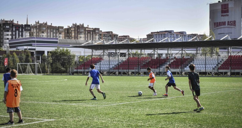 Başkentli Minikler Yaz Tatilinde Futbol İle Buluştu