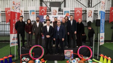 Çekmeköy’de Futbol Kulüpleri ve Okullara Spor Malzemesi Desteği