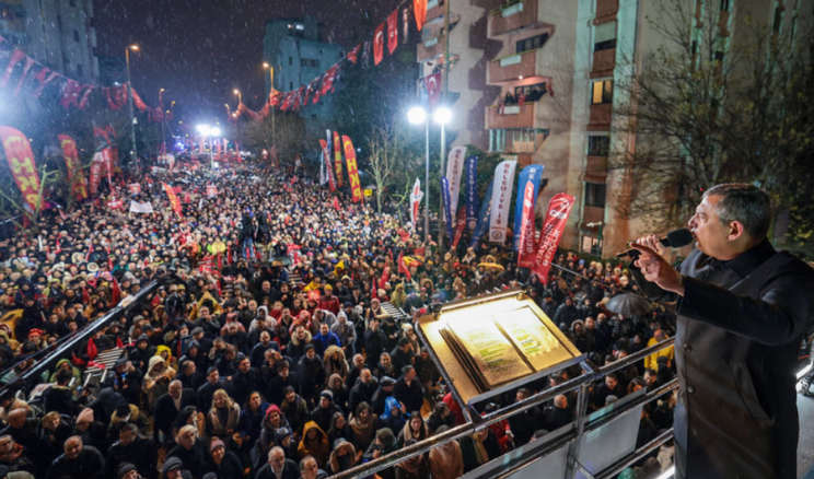 Özgür Özel, Ataşehir Mitinginde Seslendi; Arkadaşlarımızı Serbest Bırakın