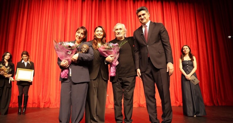 İSMAİL DÜMBÜLLÜ ÖDÜLÜ’NÜN YENİ SAHİBİ BİNNUR KAYA OLDU