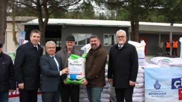 İBB’den Çiftçilere Tohum ve Hasat Makinası Desteği