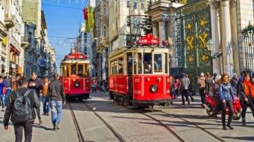 İstanbul caddelerinde trafik ‘turist’ ile ayrışıyor