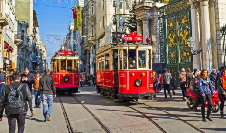 İstanbul caddelerinde trafik ‘turist’ ile ayrışıyor