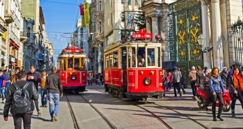 İstanbul caddelerinde trafik ‘turist’ ile ayrışıyor